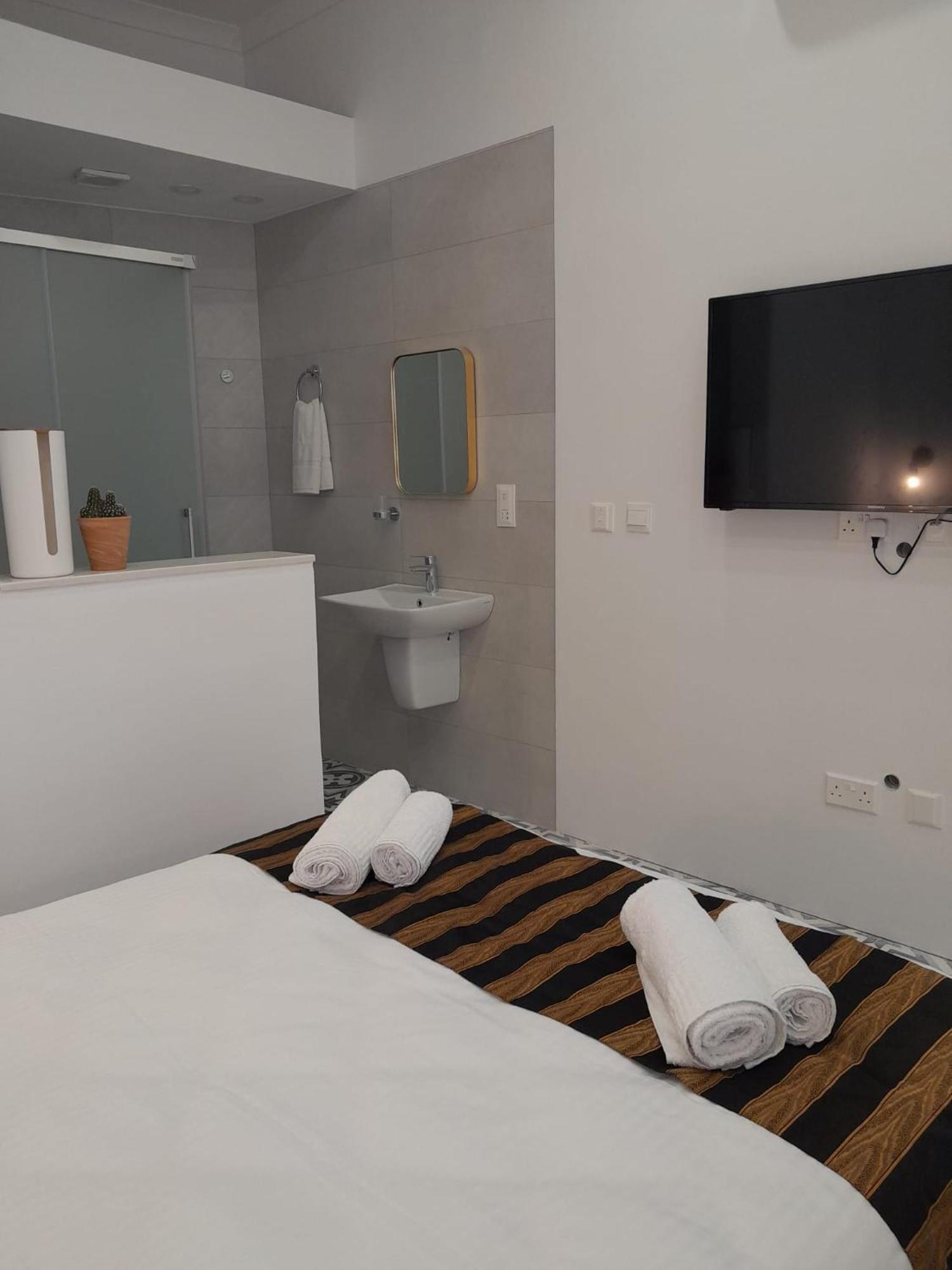 Charming Town House In Cospicua, Valperga Rooms Екстер'єр фото