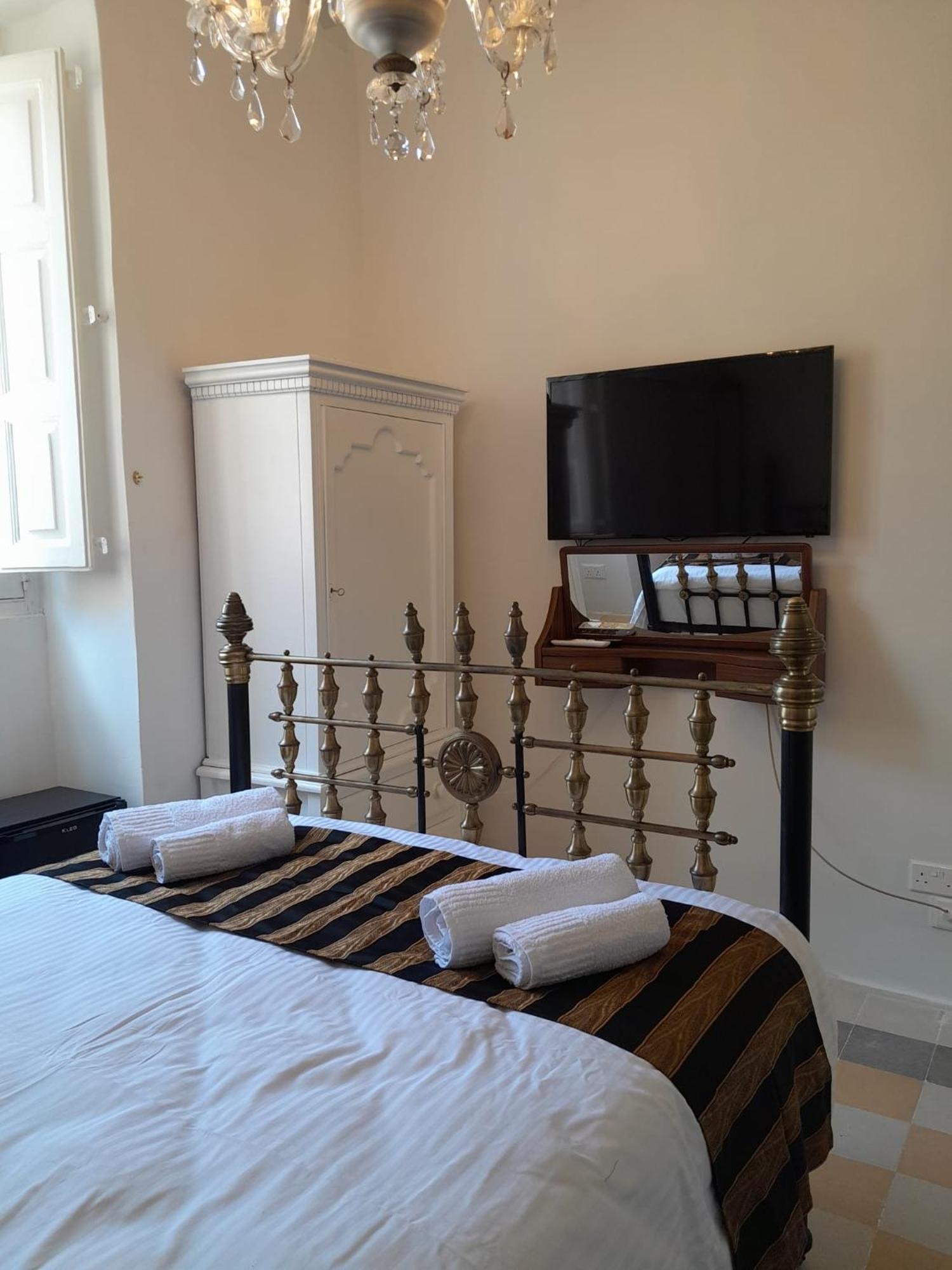Charming Town House In Cospicua, Valperga Rooms Екстер'єр фото