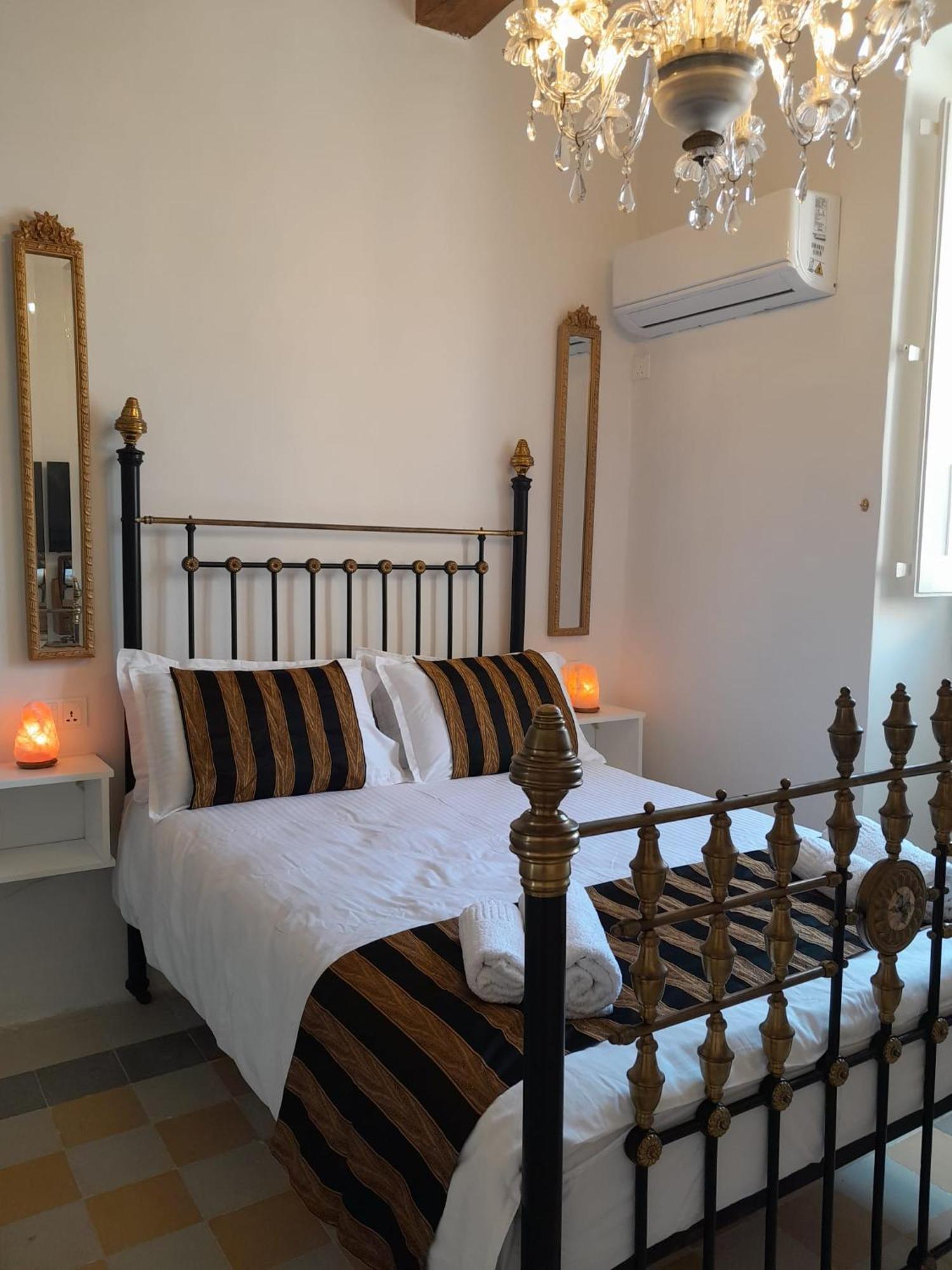 Charming Town House In Cospicua, Valperga Rooms Екстер'єр фото