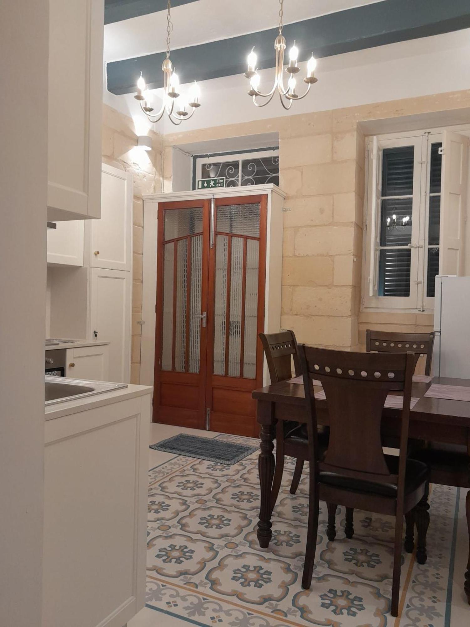 Charming Town House In Cospicua, Valperga Rooms Екстер'єр фото